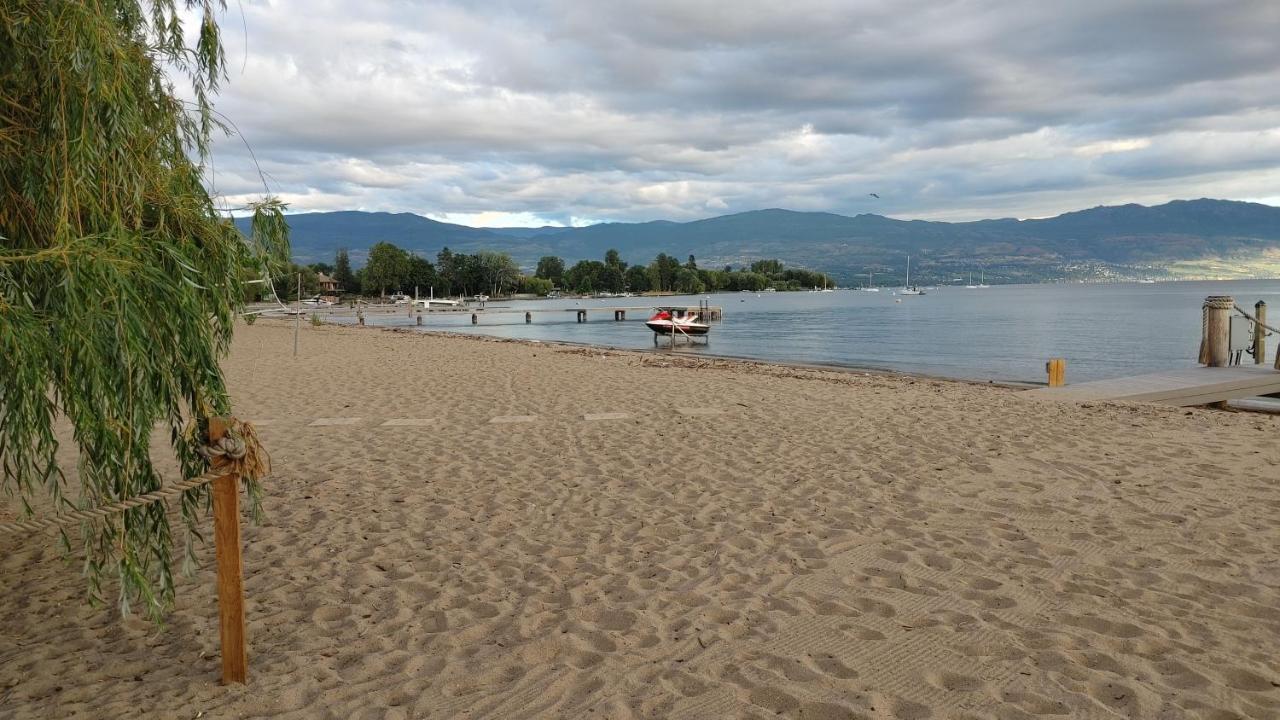 Bed and Breakfast Beds By The Bridge à Kelowna Extérieur photo