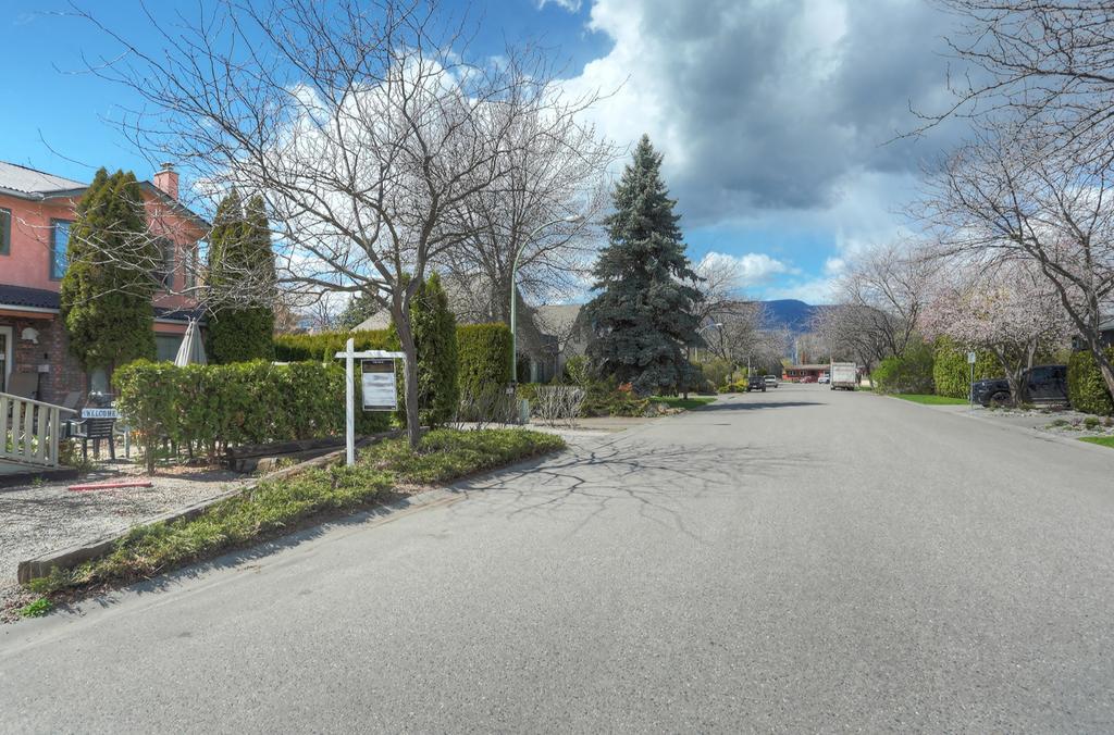 Bed and Breakfast Beds By The Bridge à Kelowna Extérieur photo